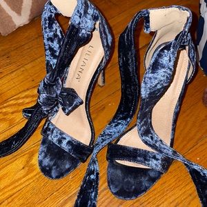 blue heels 💙